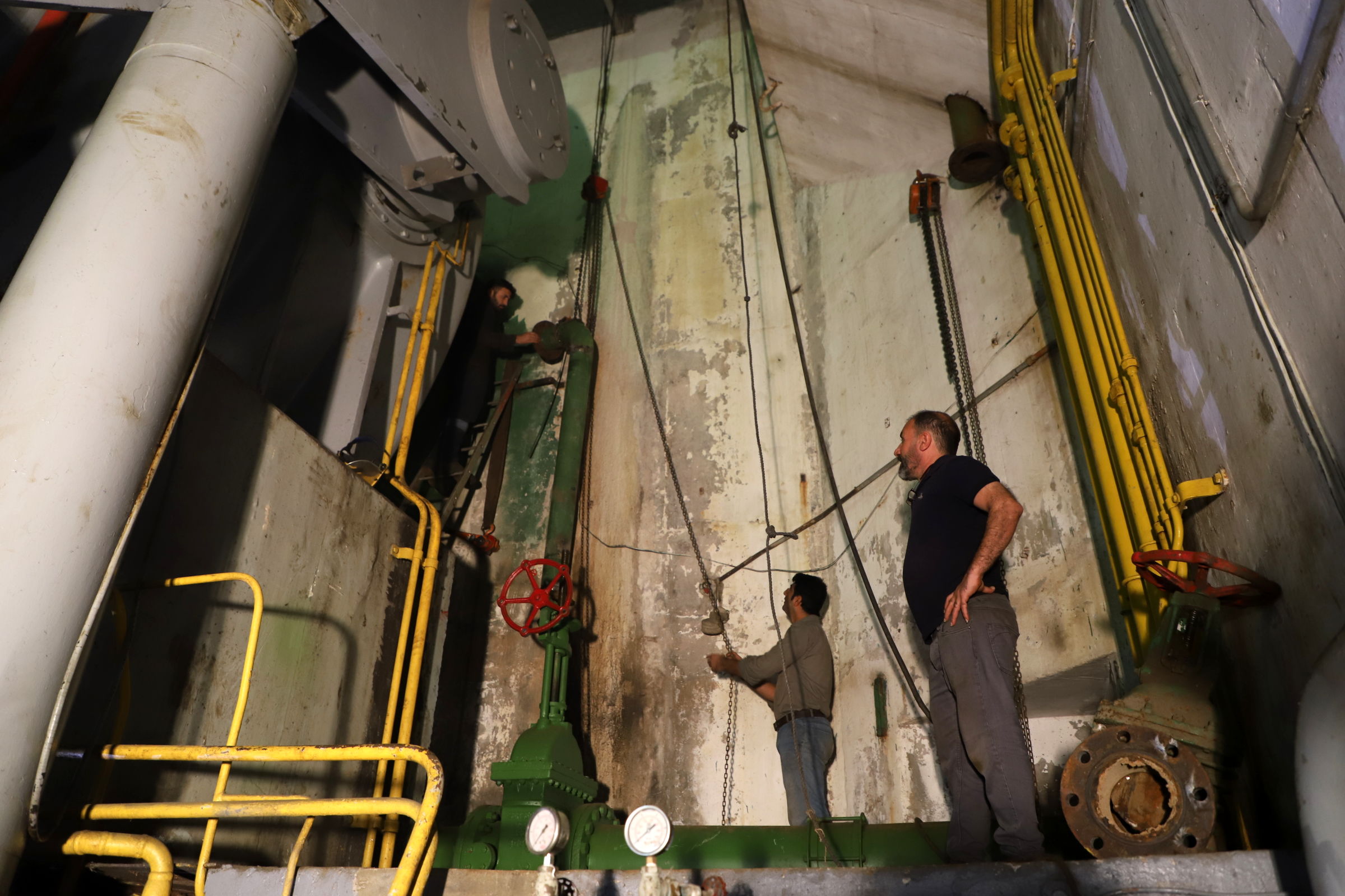 تعویض لوله تخلیه پنستاک و تغذیه کولینگ شفت سیل واحد یک نیروگاه شهید عباسپور انجام شد