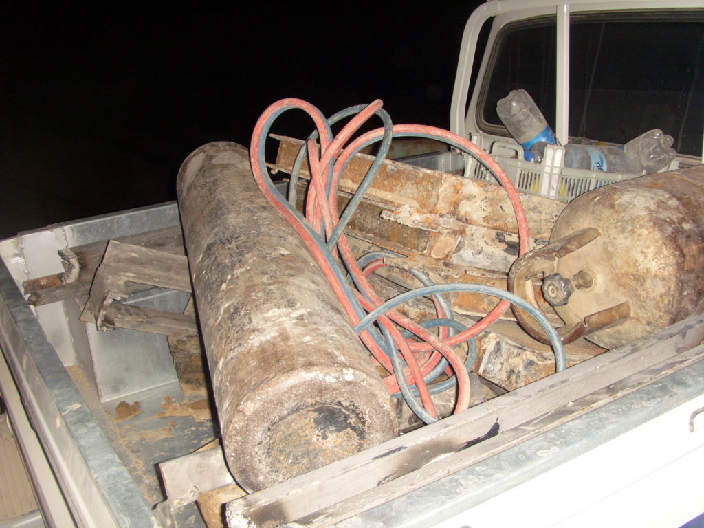   سارق دریچه های شبکه هندیجان دستگیر شد