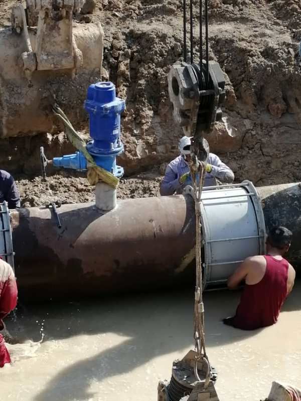 تعمیر همزمان چهار نقطه شکستگی خط لوله انتقال آب به رامشیر و امیدیه