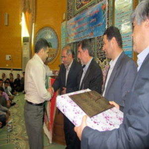 کارگران چرخهای صنعت و پیشرفت را به حرکت وا می دارند