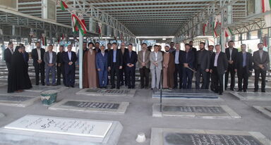 پاسداشت روز شهید با حضور مقامات سازمان آب و برق خوزستان در گلزار شهدای اهواز