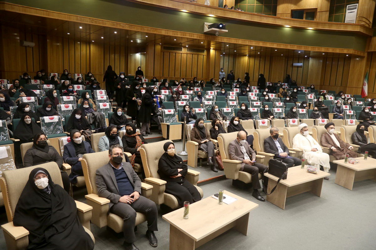 مراسم جشن “تکریم مقام مادر و روز زن” در سازمان آب و برق خوزستان برگزار شد