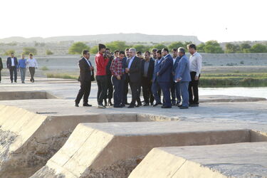 تصاویر بازديد وزير نيرو از سازه هاي آبي تاريخي و بررسي لايروبي بند ميزان در شوشتر
