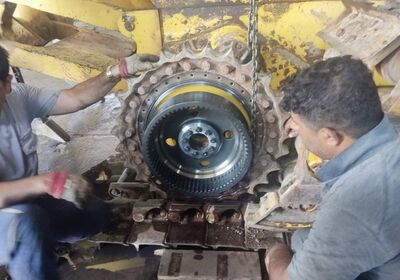 تعمیر گیربکس بلدوزر کوماتسو با بومی‌سازی قطعات آن