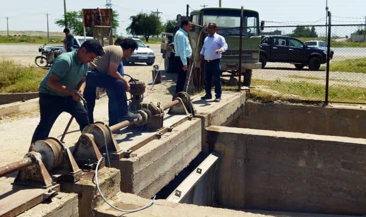 تعمیر اساسی چک ها و دریچه های شبکه های آبیاری شرکت کارون بزرگ انجام شد