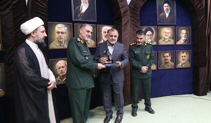تقدیر از عباس صدریان‌فر به‌پاس توسعه و تقویت حرکت فرهنگی راهیان نور