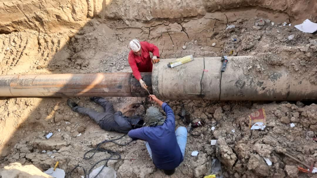 تعویض بیش از ۱۲۰ متر خط لوله فرسوده انتقال آب به شهرستان هندیجان