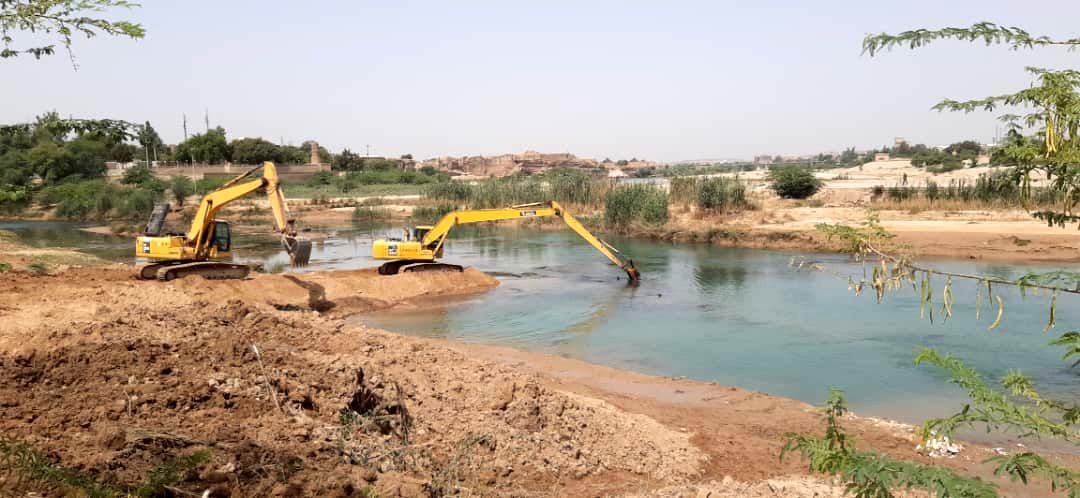 عملیات لایروبی بند میزان شهرستان شوشتر آغاز شد