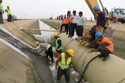 بازسازی دیواره بتنی کانال آبرسانی شرکت آب جنوب شرق خوزستان