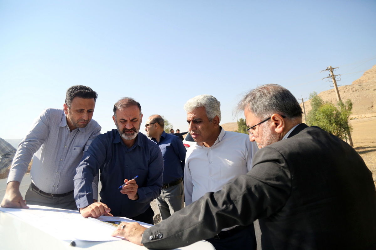 معاون امور آب، کشاورزی و محیط زیست سازمان برنامه و بودجه کشور از پروژه های آبرسانی به شهرهای شمال شرق خوزستان (فدک)  و طرح آبرسانی غدیر بازدید کرد