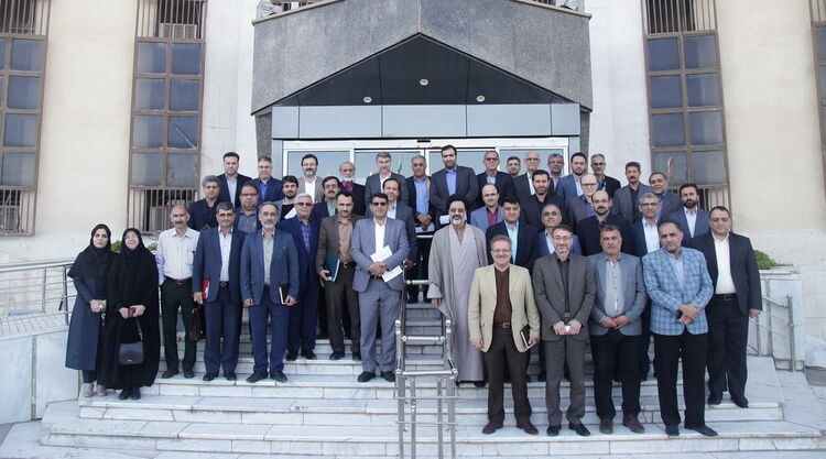 نشست مدیرعامل سازمان آب و برق خوزستان با معاونان، مشاوران، مدیریت های مستقل و مدیران عامل شرکت های طرف قرارداد با سازمان