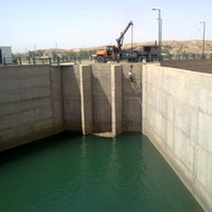 نشت آب دریچه های آبگیر کانال پای پل کرخه ترمیم شد