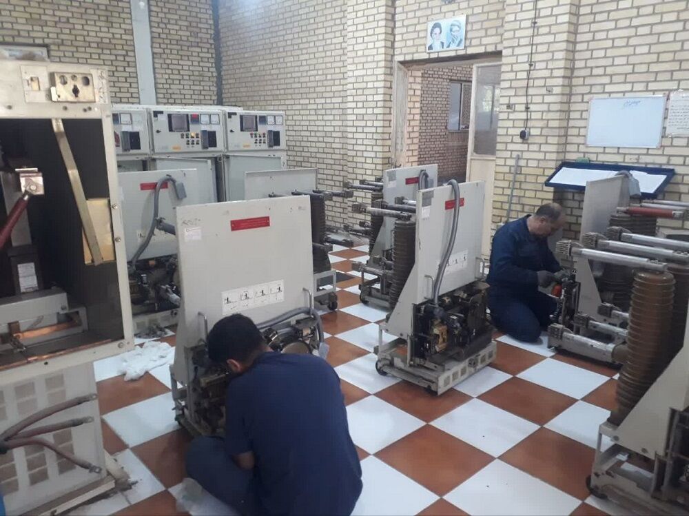 تابلوهای برق ایستگاه‌های ۱۶، ۲۴ و ۴۰ اینچ مسجدسلیمان  تعمیر شد 