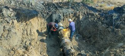 عملیات تعمیر و ترمیم دو نقطه از خط لوله فولادی ۵۰۰ میلیمتری در مسیر جاده هندیجان