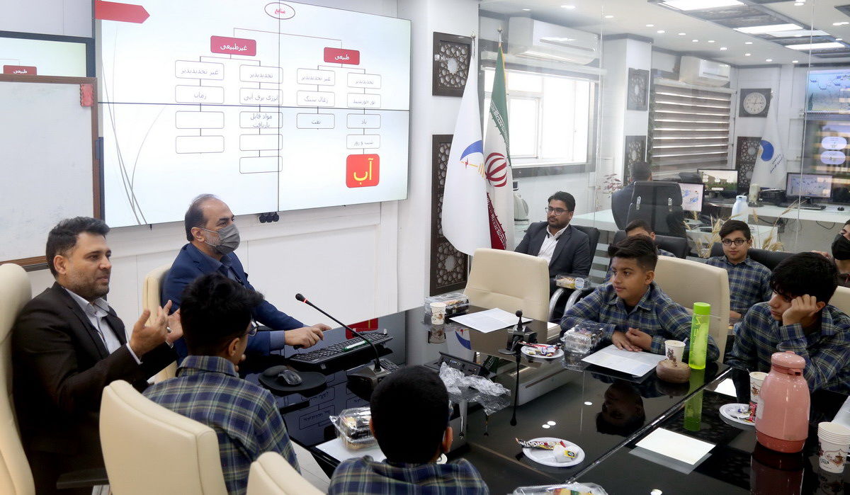  دانش آموزان از مرکز رصد آب و انرژی سازمان آب و برق خوزستان بازدید کردند