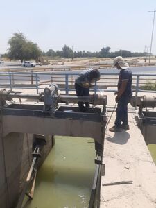 عملیات تعمیرات، جوشکاری و تنظیم چک ها و دریچه های شبکه آبیاری میان آب