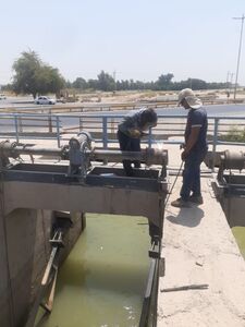 عملیات تعمیرات، جوشکاری و تنظیم چک ها و دریچه های شبکه آبیاری میان آب