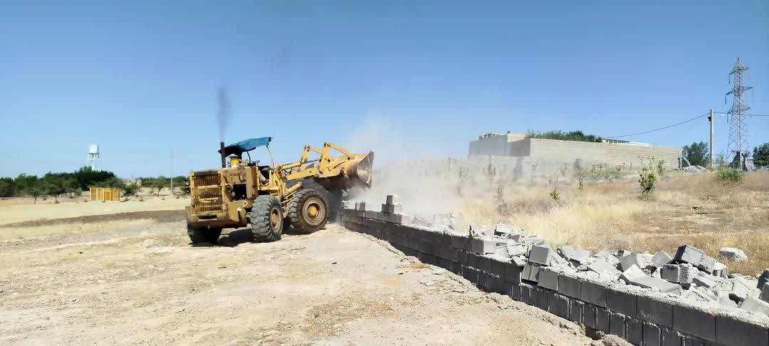  تخریب ۲۰۰۰ متر مربع ساخت و ساز غیر مجاز در روستای شهید بهشتی 