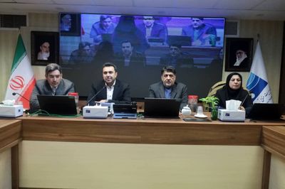 تقدیر از مدیرعامل سازمان آب و برق خوزستان در بیست‌ونهمین همایش ارائه دستاوردهای پژوهشی صنعت آب