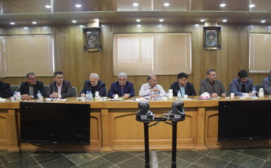 نشست مدیرعامل سازمان آب و برق خوزستان با معاونان، مشاوران، مدیریت های مستقل و مدیران عامل شرکت های طرف قرارداد با سازمان