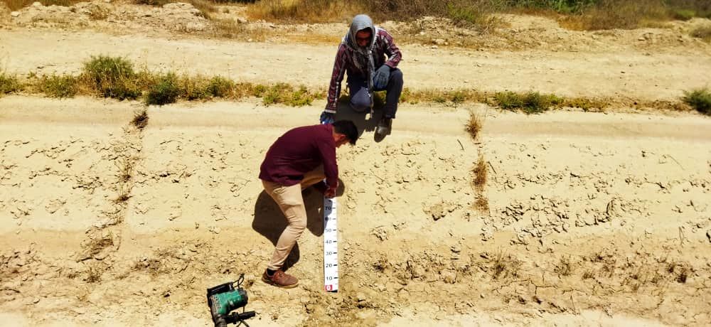 اشل های دبی سنج در کانال های آبیاری شبکه رامشیر نصب شد