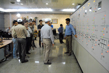 بازدید نمایندگان یک شرکت کره ای از سد و نیروگاه کارون