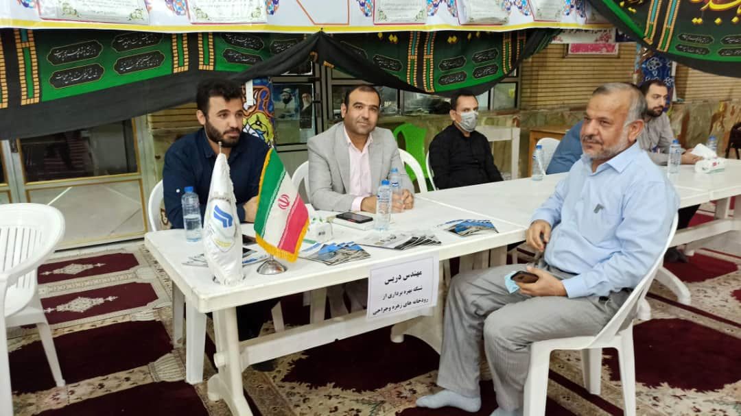 میز خدمت شرکت آبیاری زهره و جراحی به مناسبت هفته دولت برگزار شد