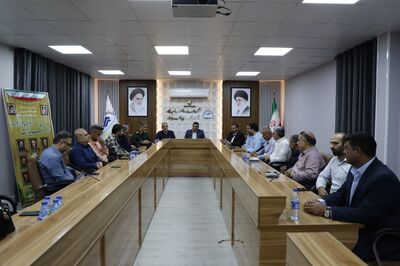 آیین تجلیل از کارکنان خانواده شهید در شرکت زهره و جراحی به مناسبت هفته دفاع مقدس برگزار شد