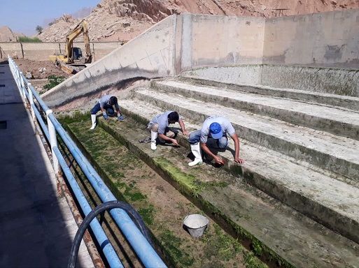 لایروبی و پاکسازی سالن فیلتراسیون و کانال آب ورودی تأسیسات آبرسانی شهید بهنام محمدی مسجدسلیمان