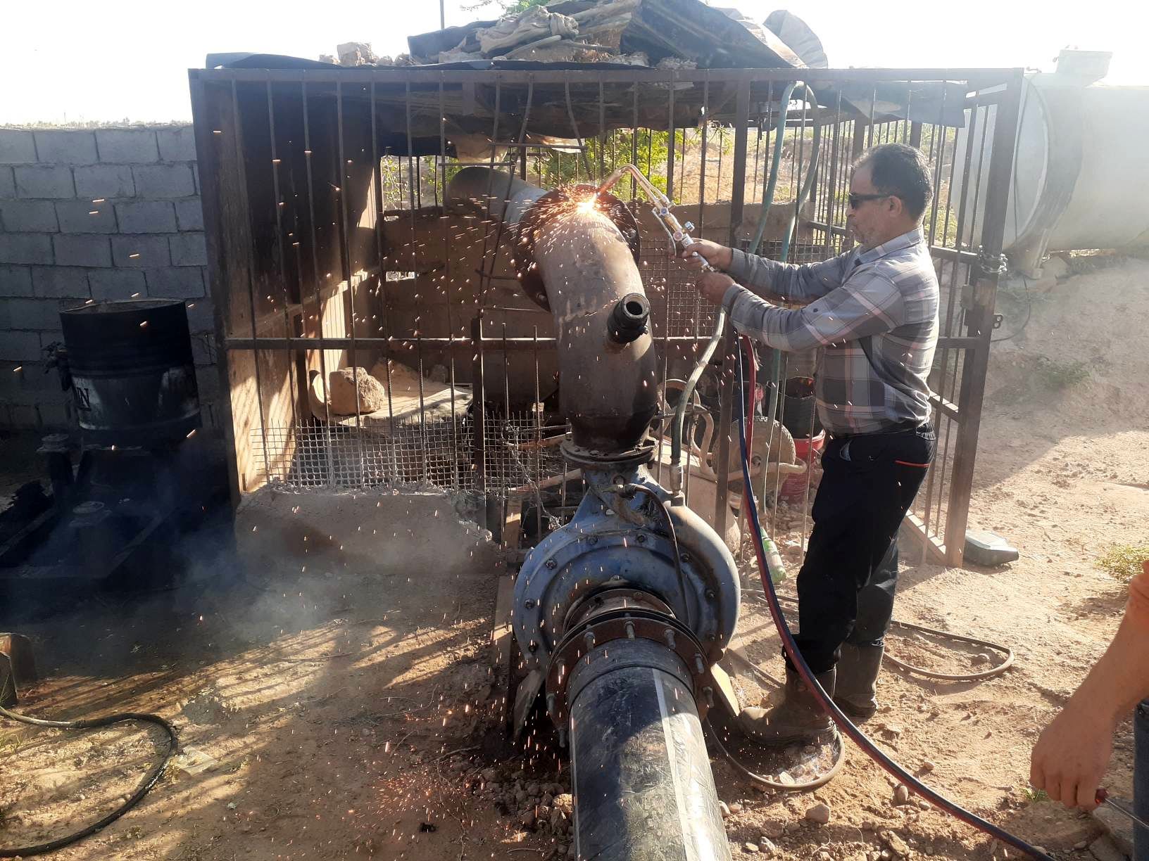 جمع آوری 3 دستگاه پمپ غیرمجاز منصوبه در شبکه آبیاری کارون بزرگ