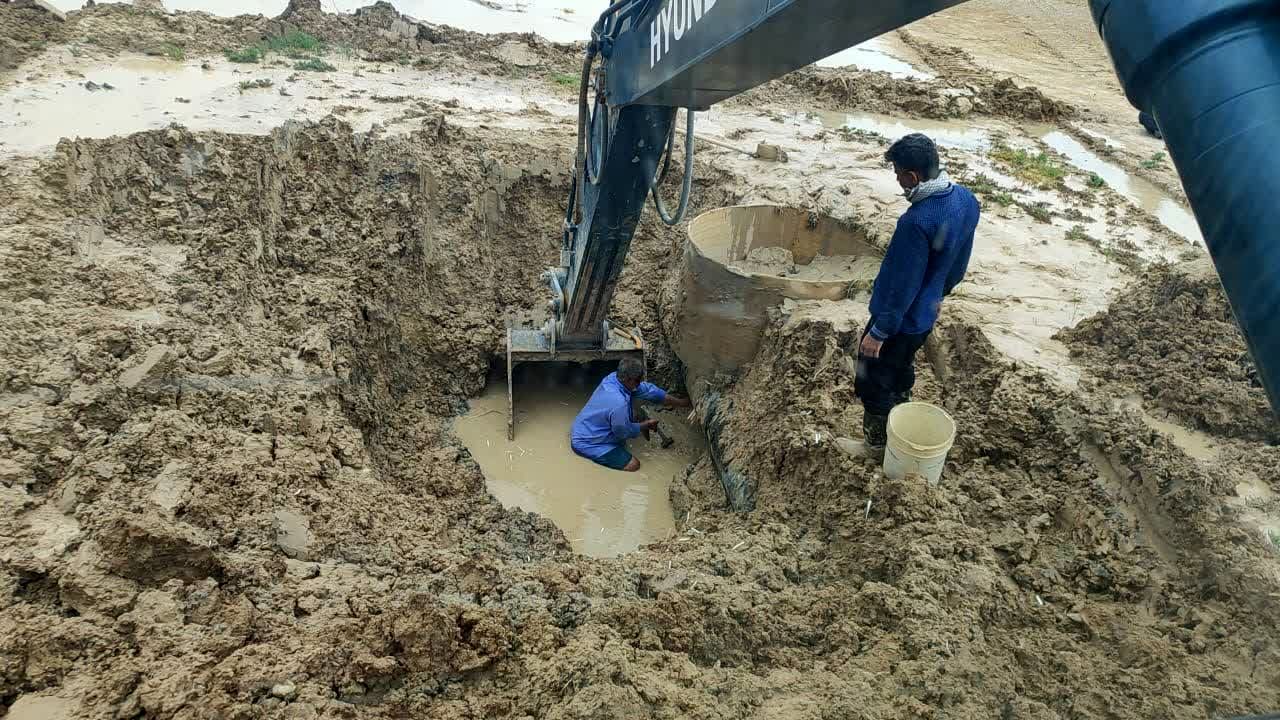 تعمیر شکستگی خط لوله آبرسانی به هندیجان