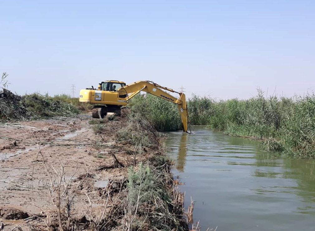 کانال ها، زهکش ها و انهار سنتی شبکه های تحت پوشش شرکت آبیاری کرخه و شاوور با سرعت لایروبی می شوند
