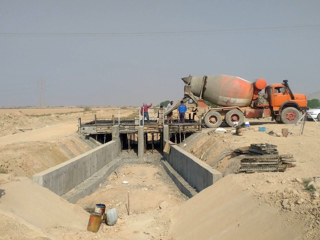 عملیات ساخت سازه ی چک 7 کانال اصلی شبکه شهید رجایی امیدیه به اتمام رسید