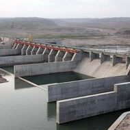 مدیریت سد تنظیمی انحرافی کرخه به شرکت بهره برداری از شبکه های آبیاری شمال خوزستان واگذار شد