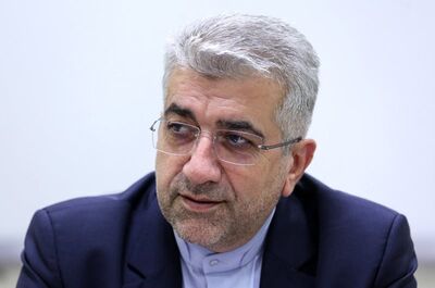 تقدیر وزیر نیرو از کارکنان صنعت آب و برق برای موفقیت در جشنواره شهید رجایی 

