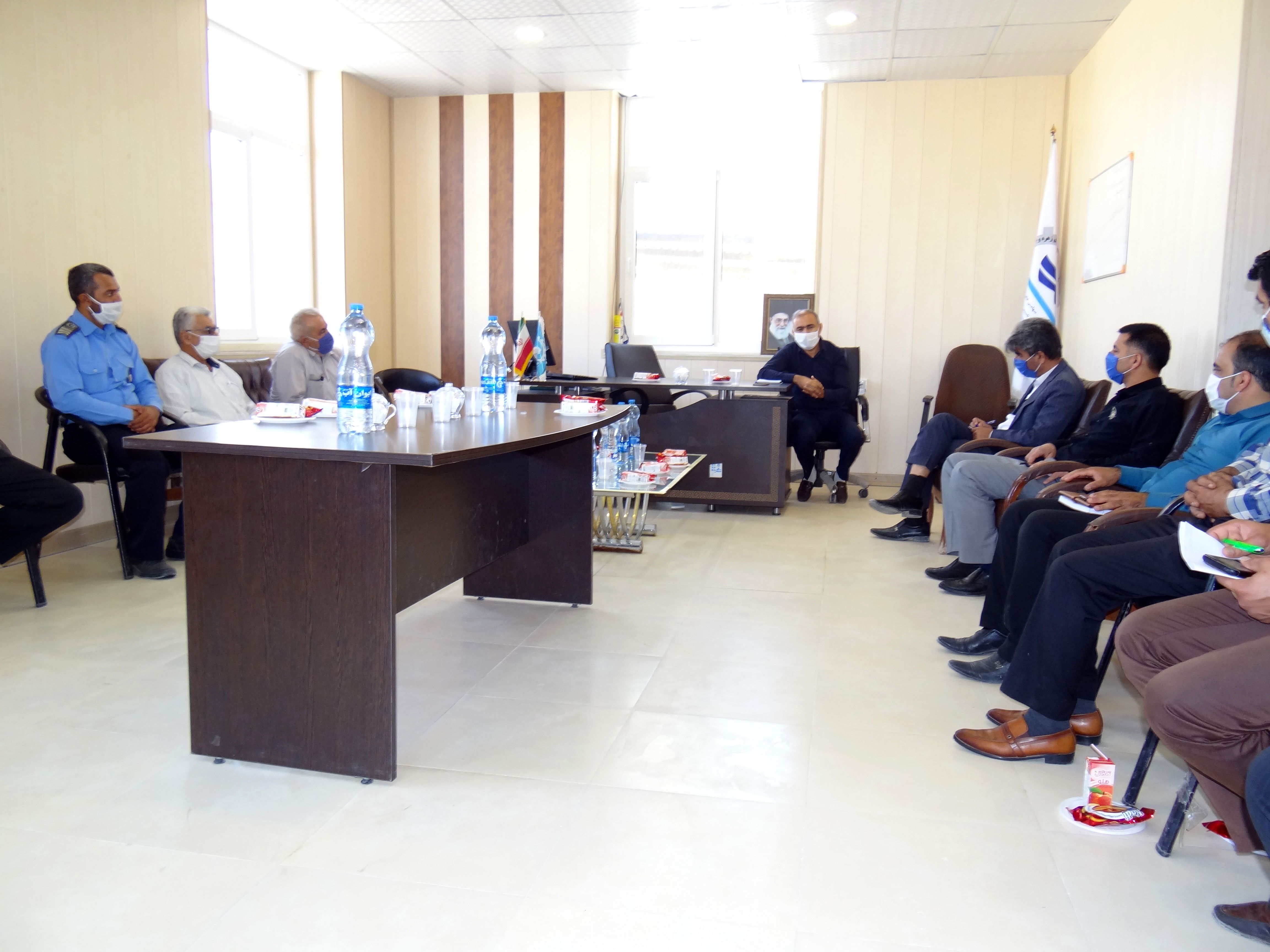 برگزاری جلسه هم اندیشی سرپرست معاونت شرکت زهره و جراحی با شوراها و دهیاران بخش مزکزی شهرستان امیدیه