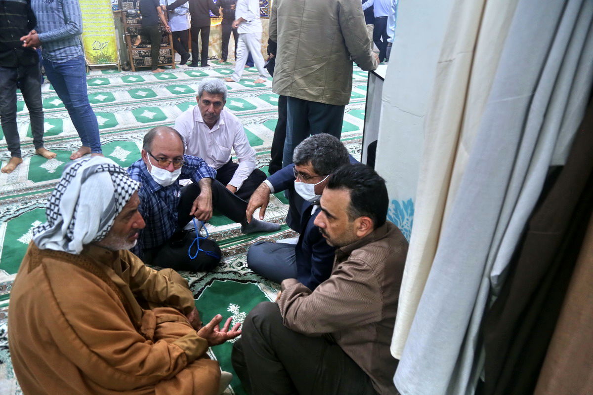 برپایی میز خدمت سازمان آب و برق خوزستان در شهرستان هویزه