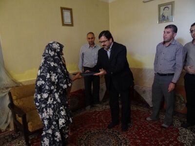 دیدار مدیر عامل شرکت بهره برداری زهره و جراحی با خانواده شهدا
