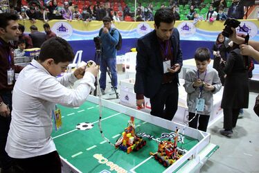 دومین جشنواره و مسابقات فناوری های نوین صنعت آب و برق در اهواز آغاز به کار کرد