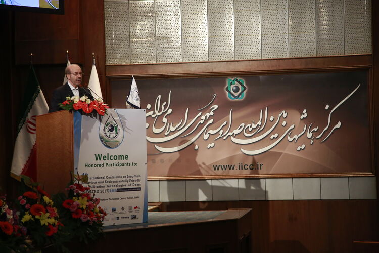 گزارش تصویری از حضور سازمان آب و برق خوزستان در کنفرانس بین المللی رفتار بلندمدت سدها