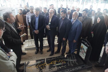 پاسداشت روز شهید با حضور مقامات سازمان آب و برق خوزستان در گلزار شهدای اهواز