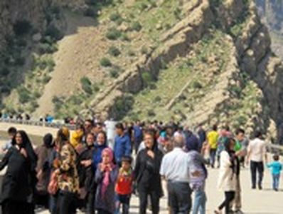 حضور بیش از ۱۰۰ هزار مهمان نوروزی در سد و نیروگاه شهید عباسپور