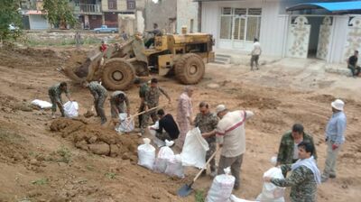 حضور بسیجیان پایگاه شرکت تعمیرات نیروگاه های برق آبی در مناطق سیل زده  خوزستان