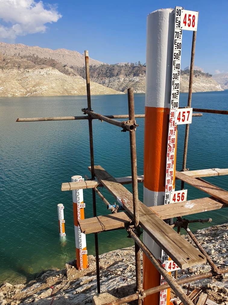 عملیات بهسازی اشل های تراز سطح آب دریاچه سد مخزنی مارون 