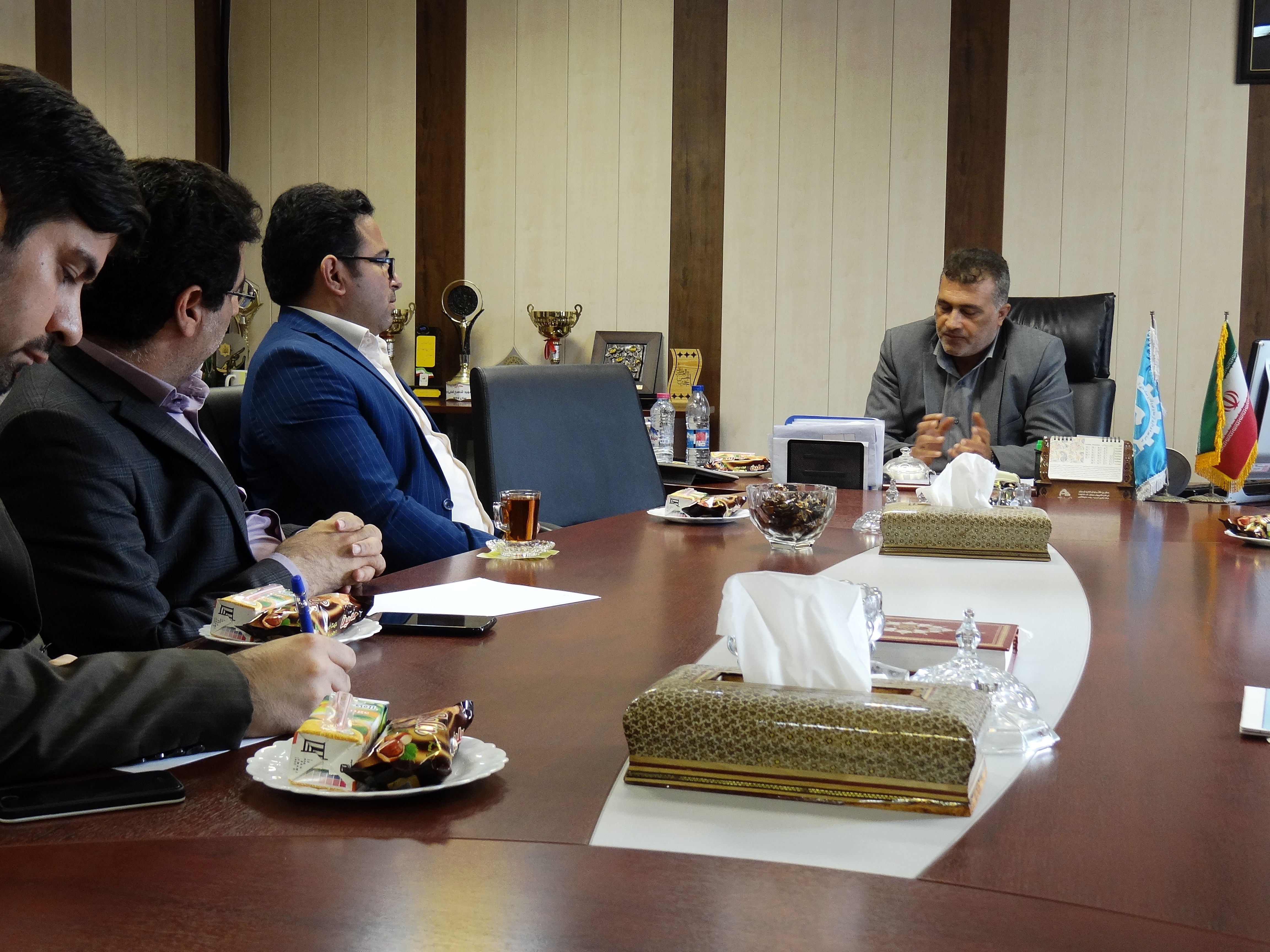  جلسه هم اندیشی با دانشگاه در شرکت بهره برداری از شبکه های آبیاری زهره و جراحی برگزار شد

