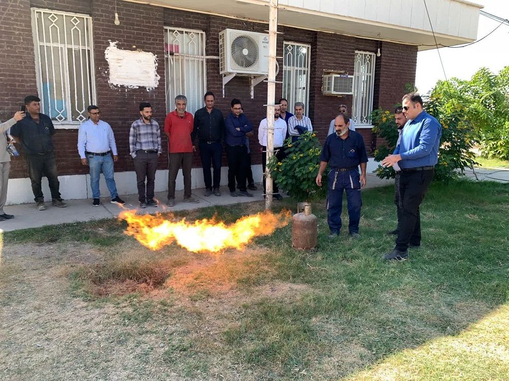دوره آموزشی استفاده از کپسول های آتش نشانی برای کارکنان برگزار شد