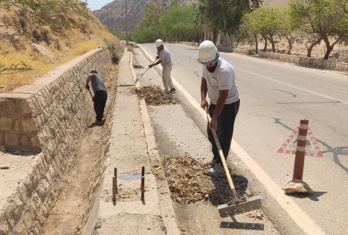 آغاز عملیات پاکسازی و ریزش برداری آبگذرهای مسیر دسترسی به سد و نیروگاه مارون