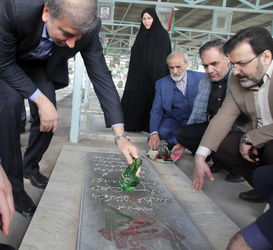 پاسداشت روز شهید با حضور مقامات سازمان آب و برق خوزستان در گلزار شهدای اهواز