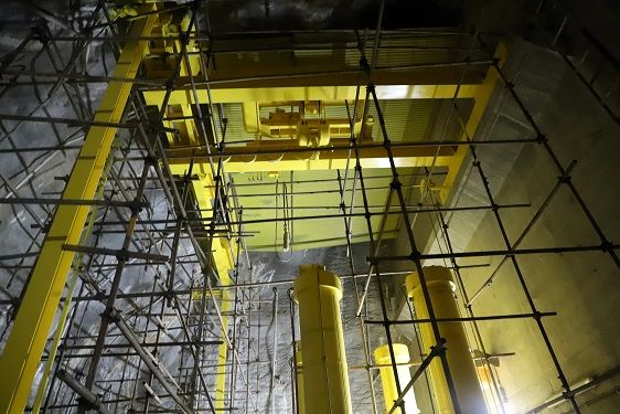 سندبلاست و رنگ آمیزی جرثقیل تونل لایروبی سد شهید عباسپور انجام شد