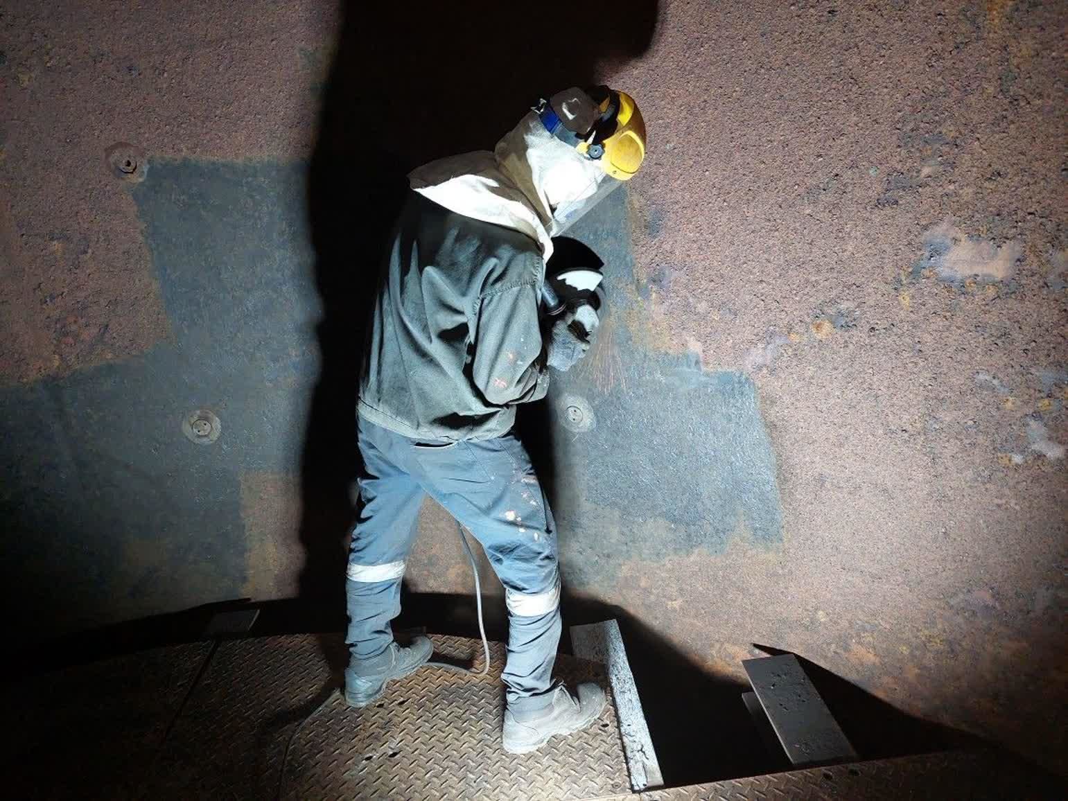 عملیات تعمیرات درافت تیوپ و ترمیم رانر واحد ۸ نیروگاه سد شهید عباسپور انجام شد